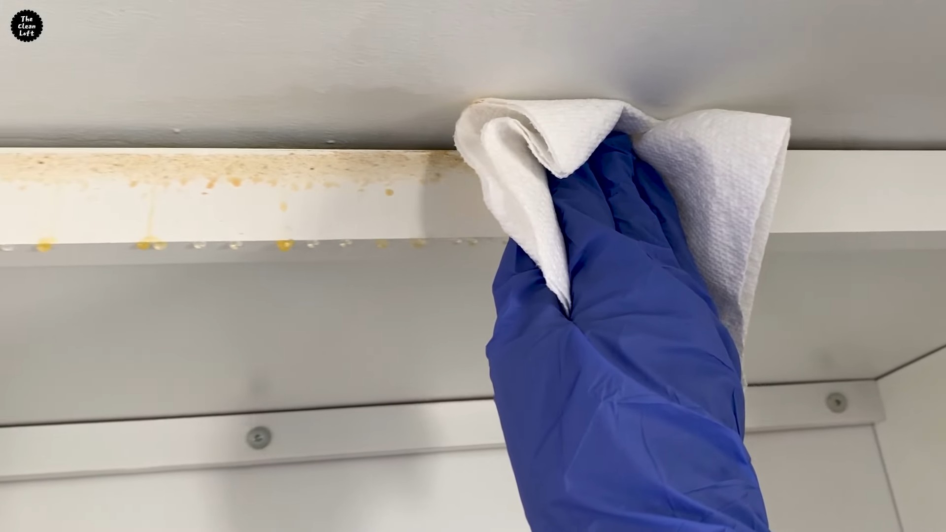 Clean grease kitchen cabinets