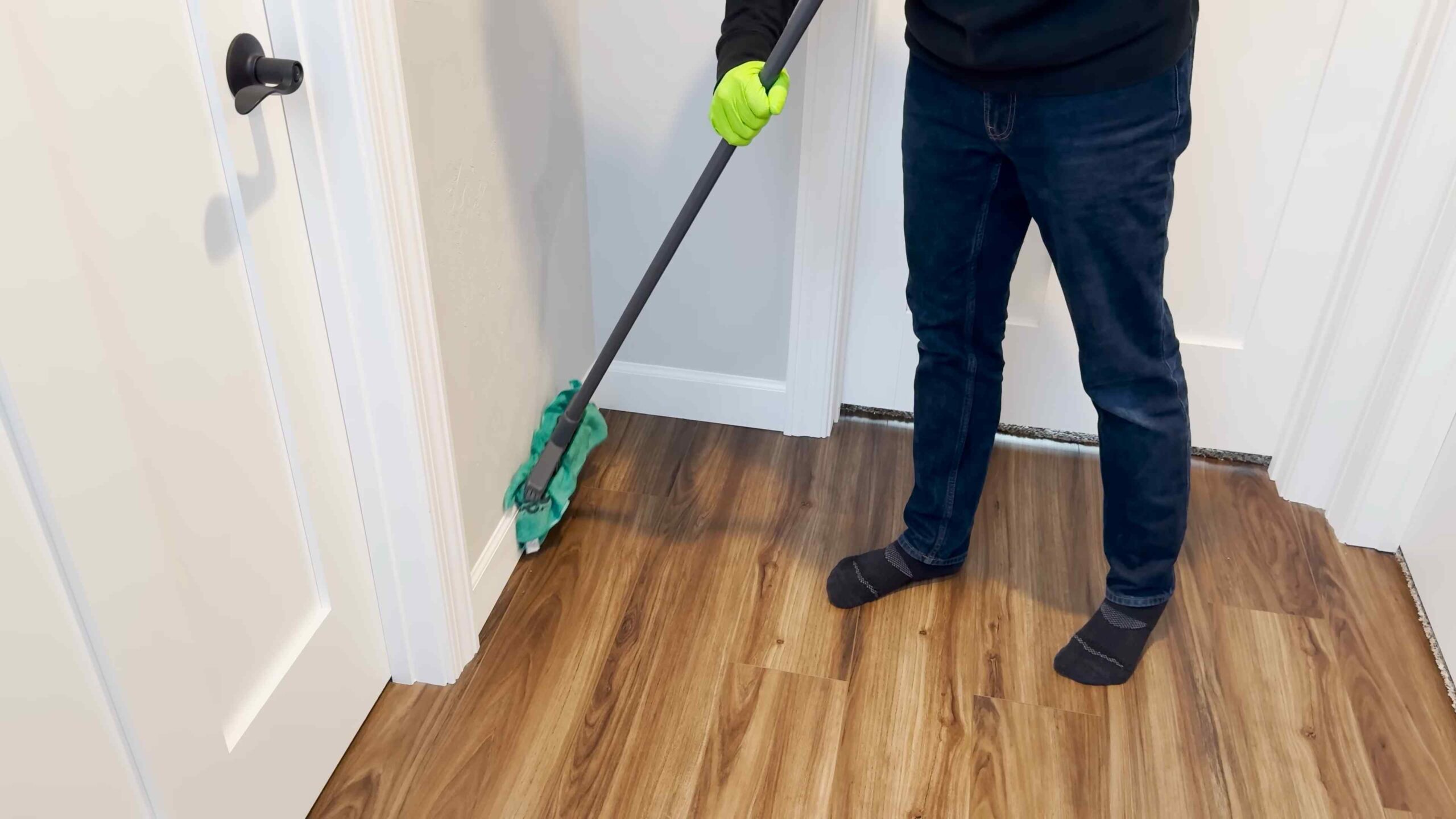 Dryer sheet dusting hack