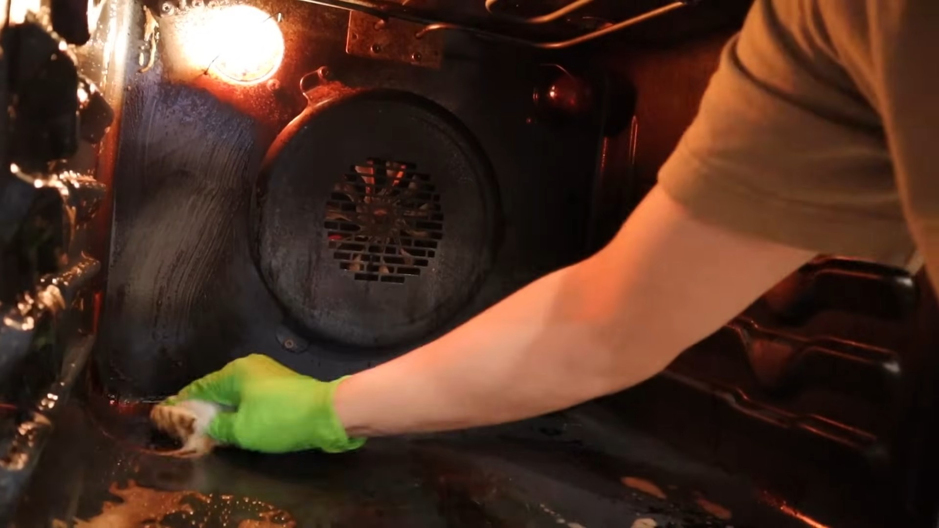 Natural Oven Cleaning