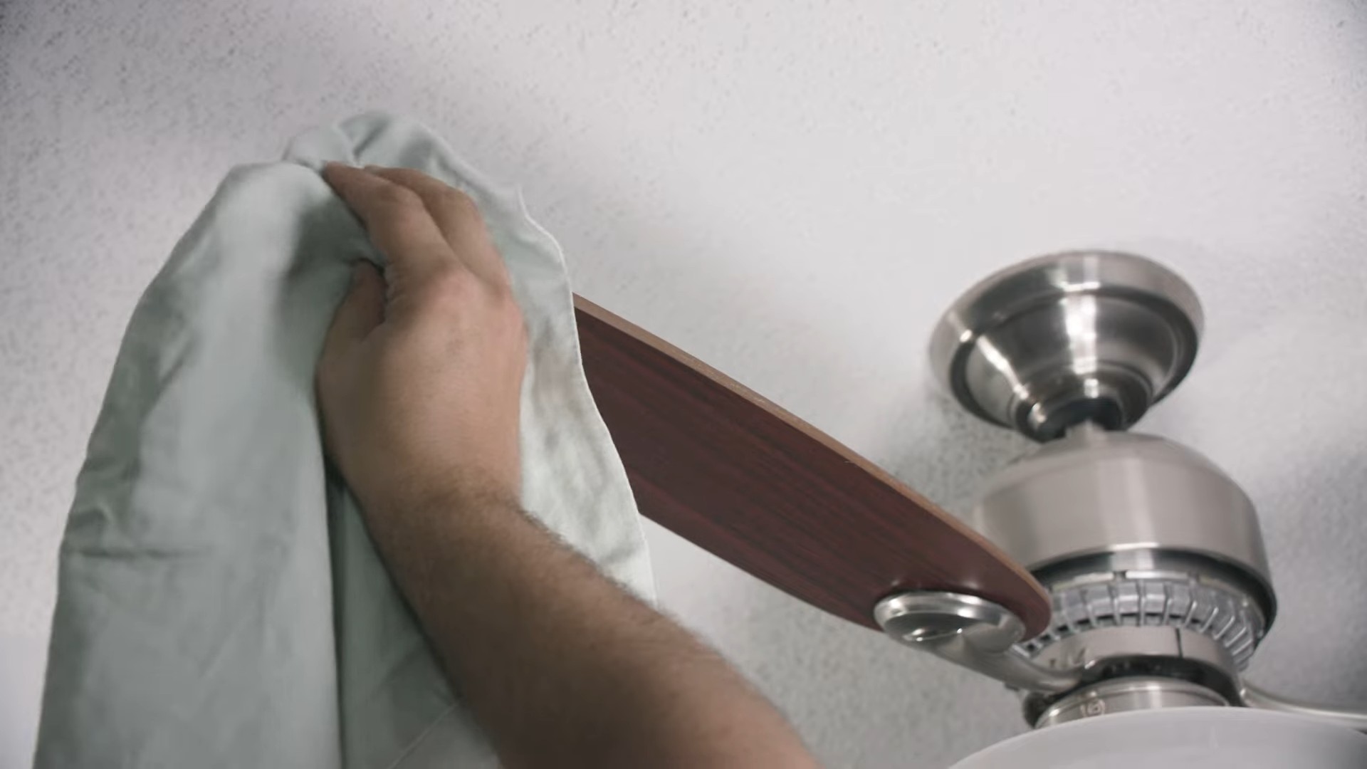 Clean ceiling fan easily